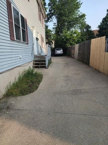 35 Dome St, Providence, RI 02908-3642