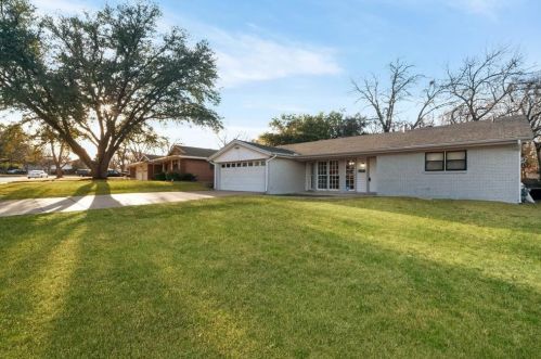 3508 Wosley Dr, Fort Worth, TX 76133-2228