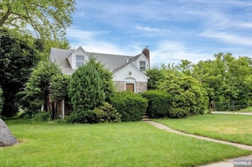 626 Bogert Rd, River Edge, NJ 07661-2102