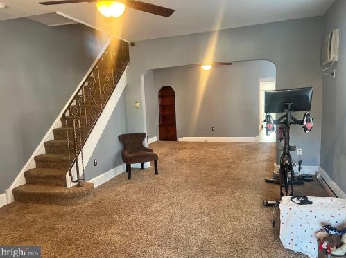 5918 Jackson St, Philadelphia, PA 19135-4031