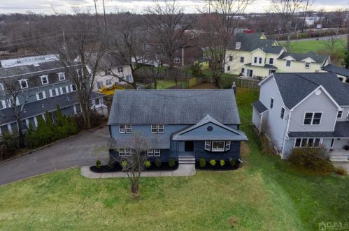 515 New Durham Rd, Metuchen, NJ 08840-1725