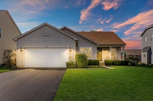 895 Heartland Park Ln, Antioch, IL 60002-6220