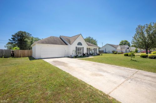 139 Pointe Cir, Kathleen, GA 31047-2506