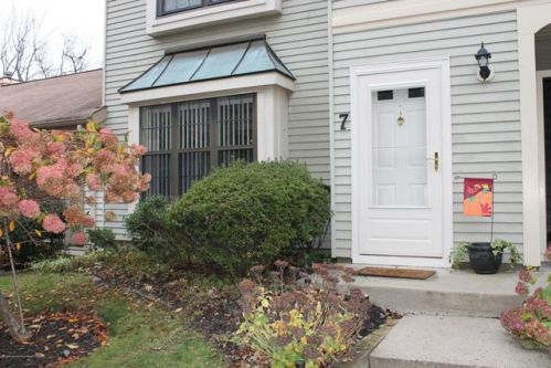 6 Claridge Ct, East Freehold NJ 07728-3910 exterior