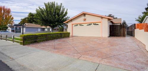261 Colonial Cir, Vacaville, CA 95687-6708