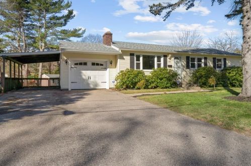 130 Pine River Dr, North Kingstown, RI 02852-2818