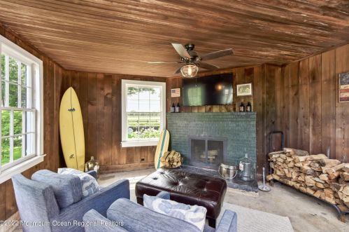 85 Swimming Riv Rd, Tinton Falls NJ 07724-2846 exterior