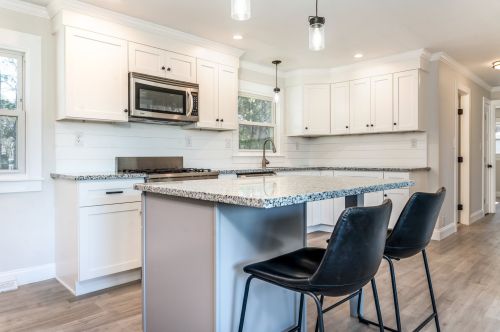 44 Suzanne Dr, Portsmouth, NH 03801-5911