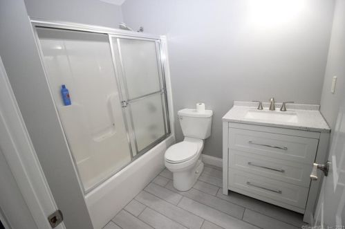 6 Pearmain Rd, Huntington CT  06484-2122 exterior