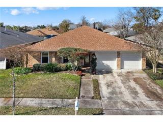 33 Cabernet Dr, Kenner, LA 70065-1135