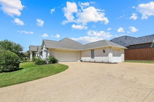 3240 Walnut Creek Ct, Bryan TX  77807-4851 exterior