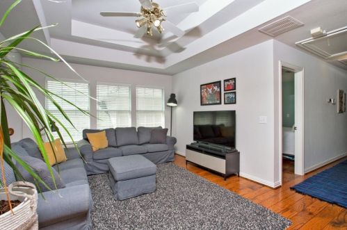 3827 Azure Ln, Addison TX 75001-3105 exterior