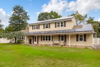 273 Davis Ave, Piscataway NJ  08854-2407 exterior