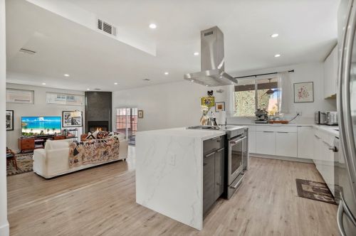15751 Morrison St, Van Nuys CA  91436-1543 exterior