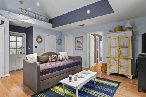 4332 Avondale Ave, Dallas TX  75219-3115 exterior