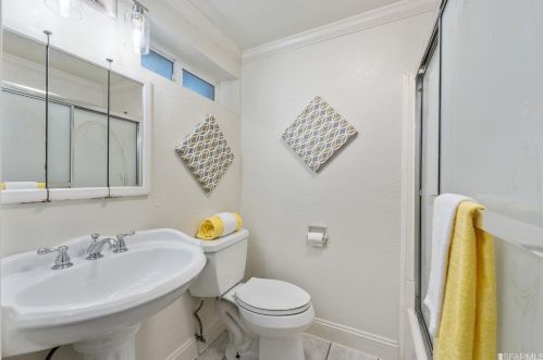 1306 Gilman Ave, San Francisco CA 94124-3243 exterior