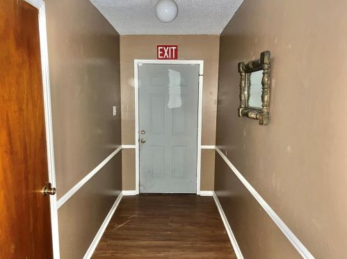 208 La Laja Dr, Angleton, TX 77515-3809
