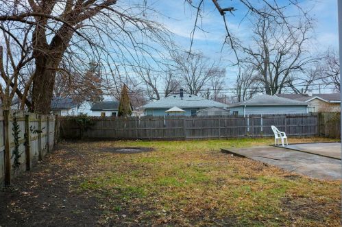 7740 Birch Dr, Hammond, IN 46324-3354