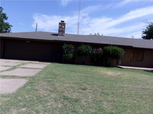 408 9th St, Olustee, OK 73560-8000