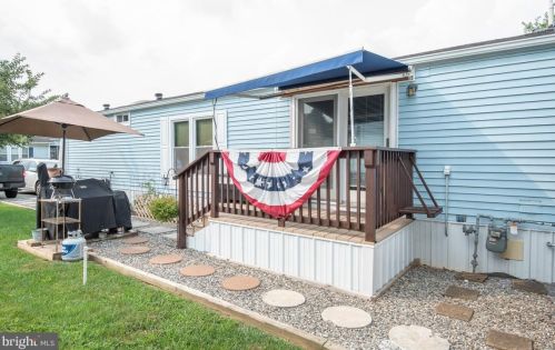 115 Dovefield Dr, Lancaster PA  17603-4687 exterior