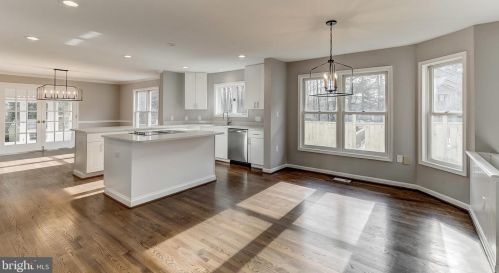 6125 Wooded Run Dr, Columbia MD 21044-3800 exterior