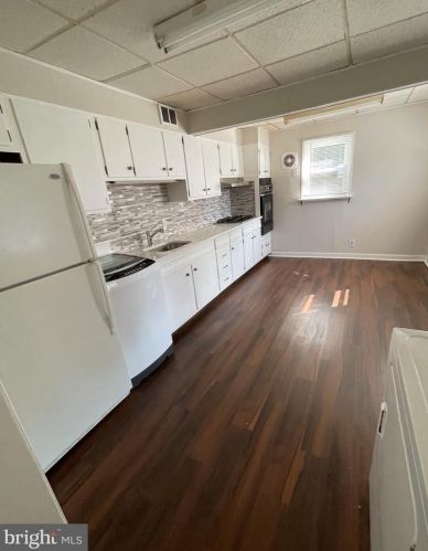 1069 Fireside Ave, Trenton NJ  08618-1917 exterior