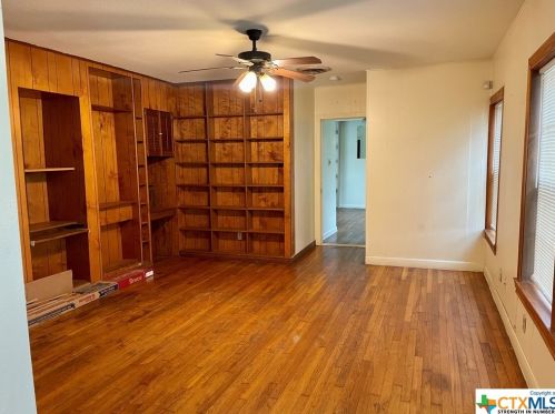 709 Krezdorn St, Seguin TX  78155-3249 exterior