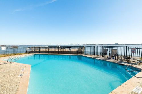 22 Mariner Village Dr, Taylor Lake Village TX 77586-5448 exterior