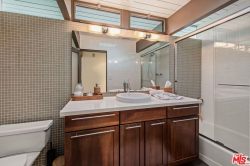 2430 Bywood Dr, Glendale CA  91206-4703 exterior