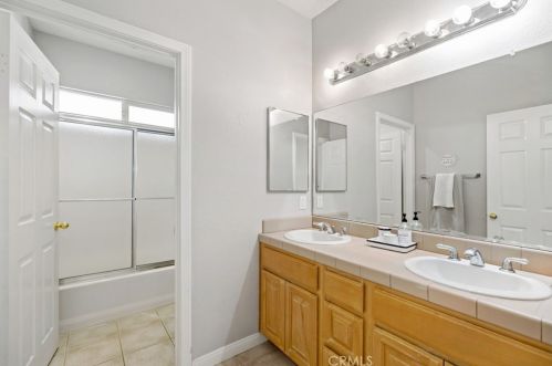 14289 Meadowlands Dr, Riverside CA  92503-9740 exterior