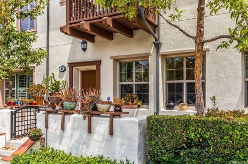 61 Nature, Irvine CA  92620-3827 exterior