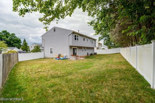 19 Pine Needle St, Wall Township NJ  07731-2647 exterior
