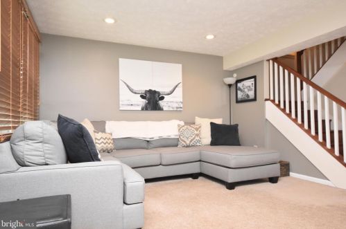 1630 Poplar Grove Dr, Herndon VA  20194-1738 exterior