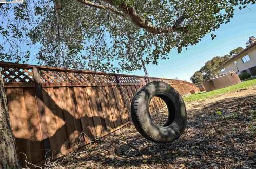 2943 East Ave, Hayward, CA 94541-5645