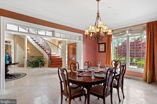 9106 Dara Ln, Great Falls, VA 22066-2200