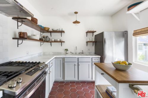 3755 1 Ave, Glendale CA  91214-2431 exterior