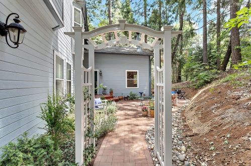 4571 Wandering Way, Snowline Camp, CA 95709-9664