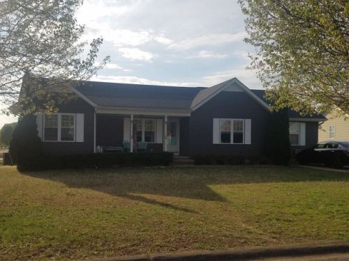 696 Edgefield Dr, Hohenwald, TN 38462-1900
