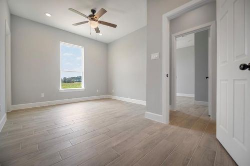 620 Longhorn Trl, Angleton TX 77515-9623 exterior