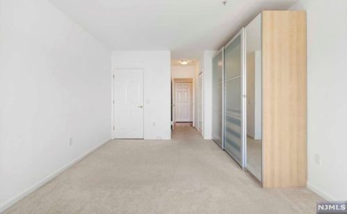 321 The Promenade, Edgewater NJ  07020-2115 exterior