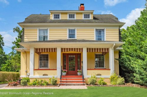 6 Lincoln Pl, East Freehold, NJ 07728-2109