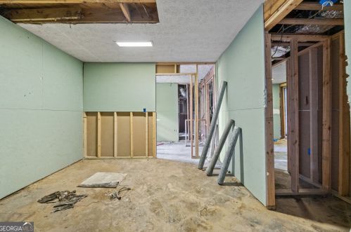 2916 Handy Dr, Atlanta GA  30318-7239 exterior