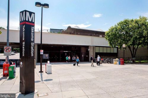 8024 Glenside Dr, Silver Spring MD 20912-7326 exterior