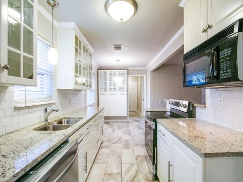 1621 Charlotte Dr, Garland TX  75041-4944 exterior