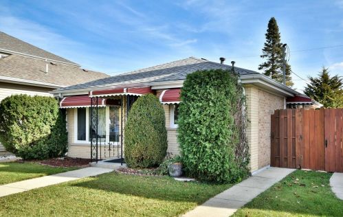 2557 Marwood St, River Grove, IL 60171-1751