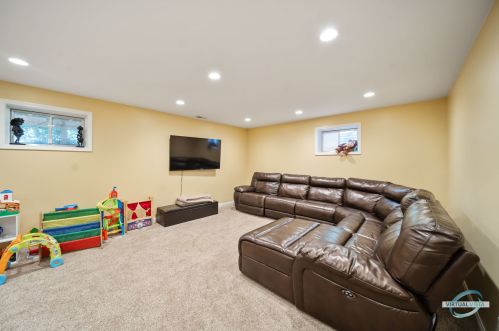 2247 Luther Lowell Ln, Sycamore IL  60178-8751 exterior