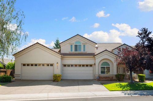 8447 Winterberry Dr, Elk Grove, CA 95624-4202