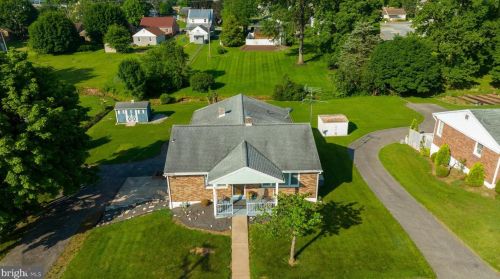 10 Willow Run Rd, York, PA 17315-1218