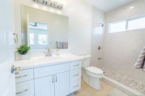 813 Lukepane Ave, Honolulu HI  96816-1014 exterior