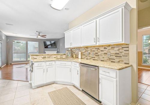 1905 Kerr Ct, Carrollton TX 75010-3208 exterior